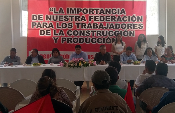 Reunidos  trabajadores del sindicato 3 de Octubre con líderes antorchistas