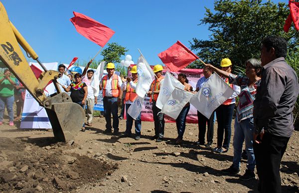 Antorcha da banderazo para introducción de agua en colonia de Cuitláhuac