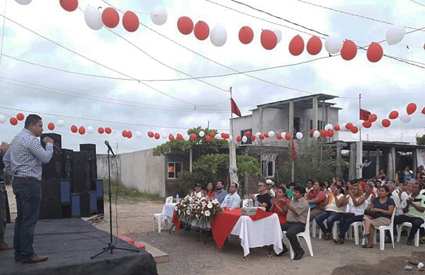 Antorcha inaugura red eléctrica en la colonia Oasis de Nanchital