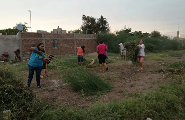 Antorcha promueve la limpieza de áreas verdes en la colonia Ferrusquilla