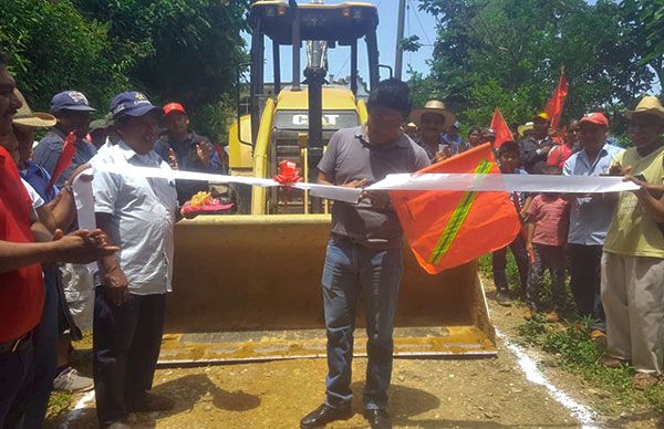 Antorcha inicia pavimentación en Santa Rosa