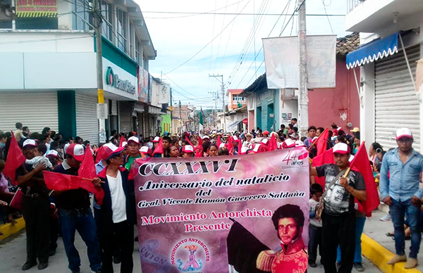 Antorcha asiste a desfile en Tixtla por natalicio de Vicente Guerrero