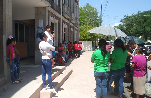 Instalan plantón frente al Ayuntamiento de Jaumuve