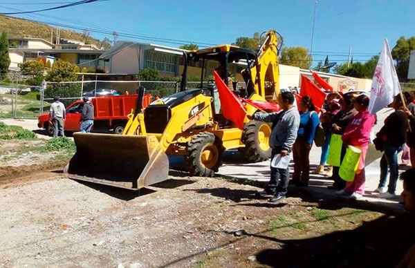 Dan banderazo para arranque de pavimentación en Pachuca