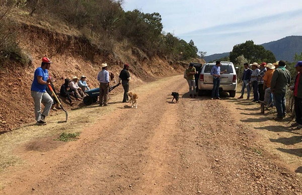 Antorcha gestiona pacimentación de caminos en Santa María del Río 