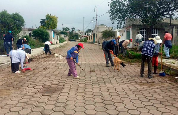 Participan antorchistas de Huiloapan en empleo temporal