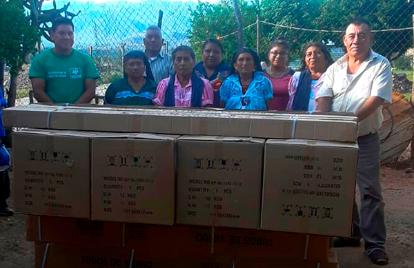 Antorchistas de Tlacolula de Matamoros reciben calentadores solares