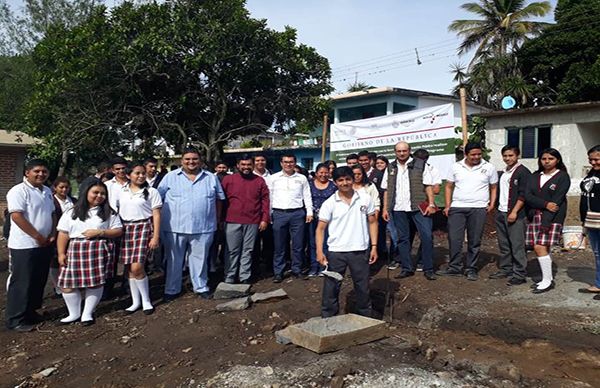 Colocan primera piedra para edificación de escuela en Emiliano Zapata