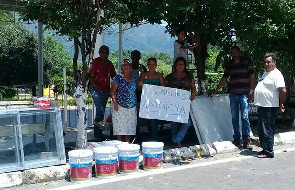 Hacen entrega de material de construcción para vivienda