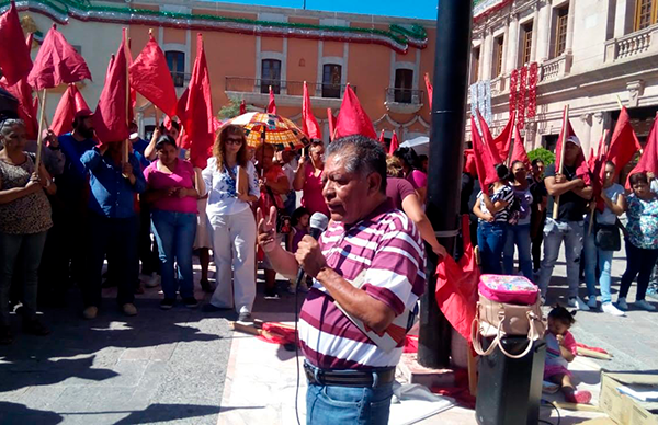 Manifestación pacífica en Saltillo; piden audiencia con el mandatario  estatal