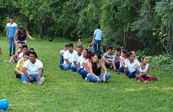 Estudiantes dan la bienvenida a nuevo ciclo escolar 