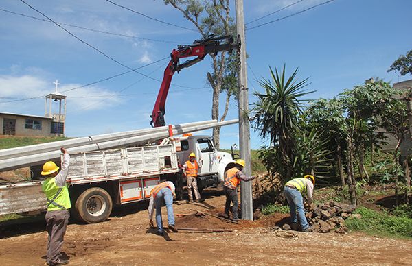 Antorcha lleva obras de electrificación para tres colonias de Xalapa