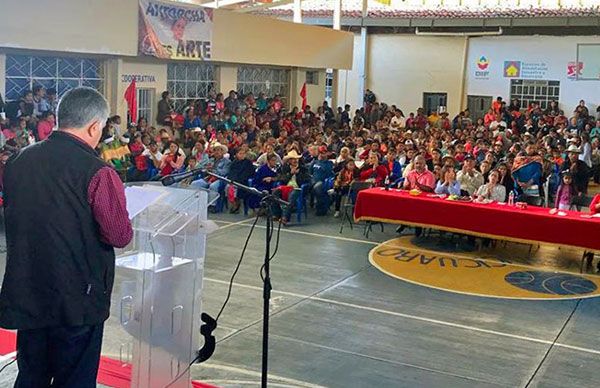 La poesía es la clave para la educación del pueblo: Omar Carreón