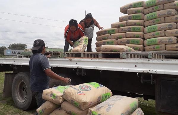 Entrega Antorcha material  para construcción de viviendas