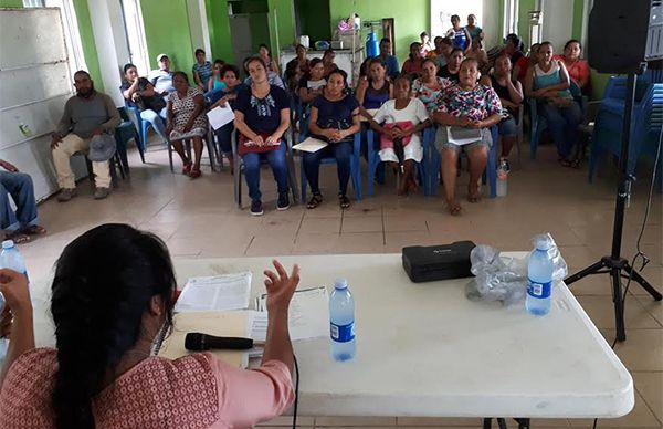 Campesinos de Manzanillo revisan crecimiento