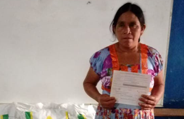 Antorcha entrega fertilizante a campesinos de Jitotol 