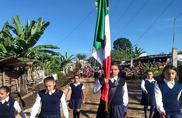 Escuelas antorchistas de Xalapa reviven la independencia de México  