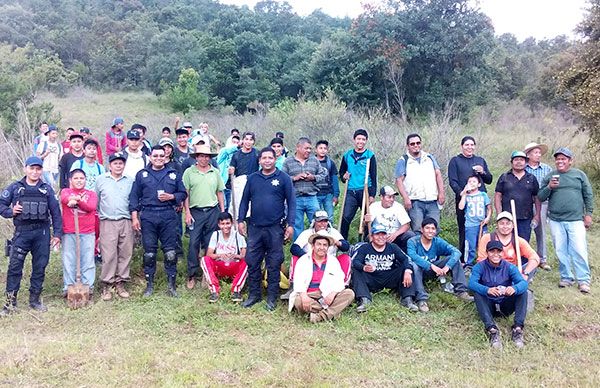 Alumnos del Colegio de Bachilleres No.84 de Carapan ponen su granito de arena