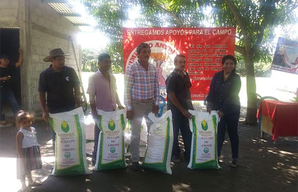  En Huixtla Antorcha entrega apoyos para el campo