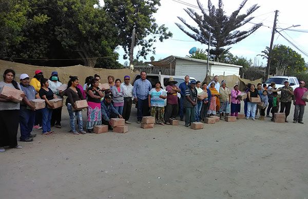 Antorcha entrega apoyos alimenticios a familias pobres del Valle de San Quintín