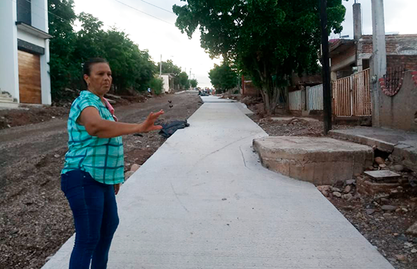 Vecinos de la Eulalio Gutiérrez denuncian irregularidades en pavimentación de calle