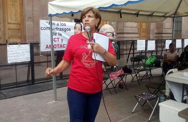 Arrecia manifestación antorchista en Plaza de Armas 