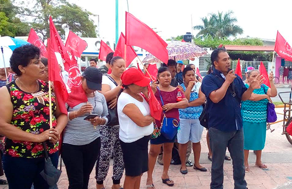 Continúa el plantón en palacio municipal de Chetumal 