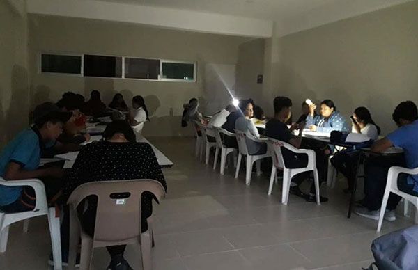 Estudiantes nayaritas continúan tomando clases en pésimas condiciones