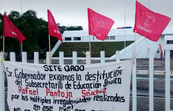 Continúa plantón del SITEQROO frente a Secretaría de Educación 