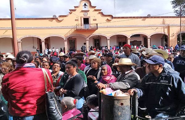 Antorchistas de Contepec entregan su pliego petitorio