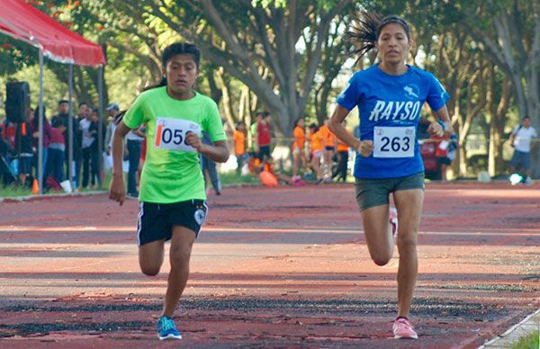 Un éxito Eliminatoria estatal de Atletismo  