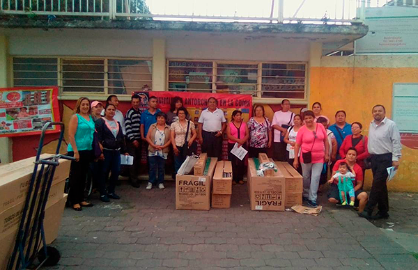 Familias de Iztacalco, beneficiadas con calentadores solares y material para construcción 