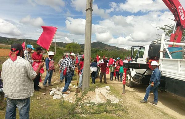 Inician trabajos de electrificación en Bramaderos Miahuatlán 