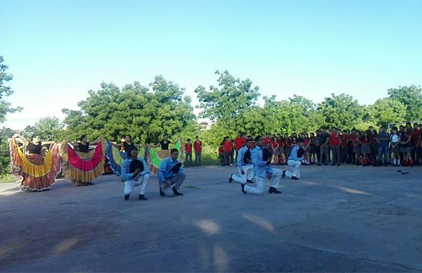 Homenajean a Omar y Berenice en la preparatoria Rafael Ramírez