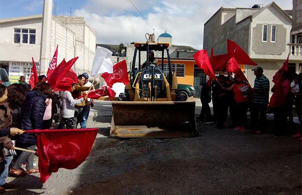 Antorcha da banderazo a pavimentación de calles