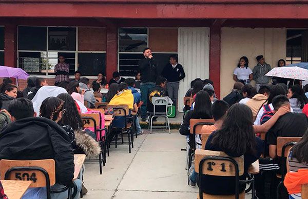 Jóvenes de la PLC Cuautitlán Izcalli reciben conferencia de líder estudiantil