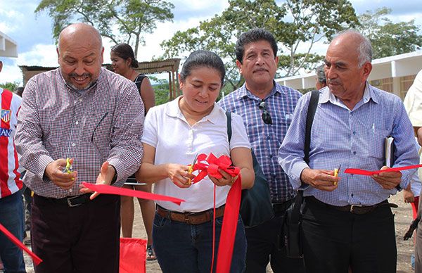 Antorcha inaugura aulas escolares en La Candelaria de Berriozábal