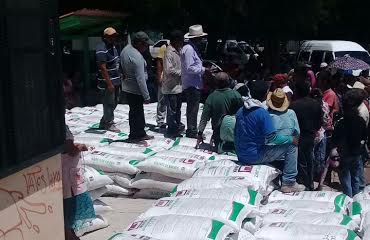 Antorcha logra insumos para campesinos de Cuapexco