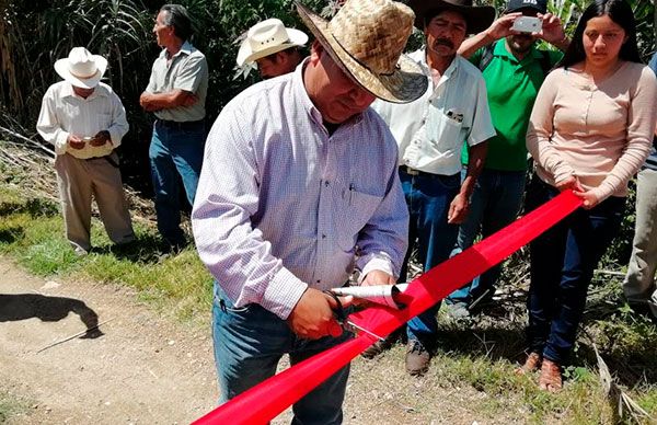 Inauguran electrificación en comunidad de Santos Degollado 