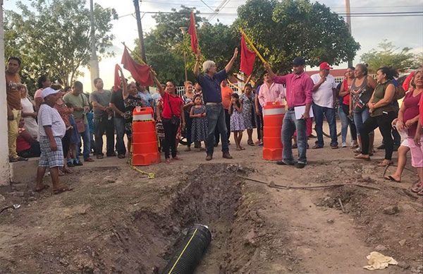 Habitantes organizados logran pavimentación de la calle Spartak en Huetamo