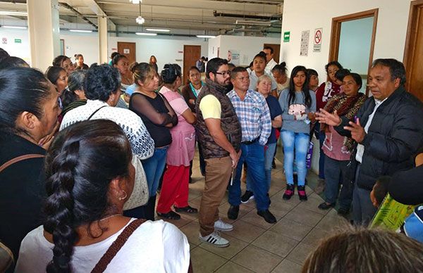 Colonos y campesinos en Pátzcuaro entregan minuta de demandas a Baeza Ceja