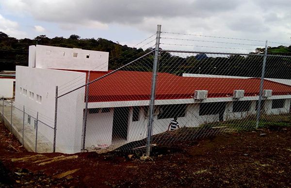 Avanza construcción del centro de salud en la sierra de Soteapan