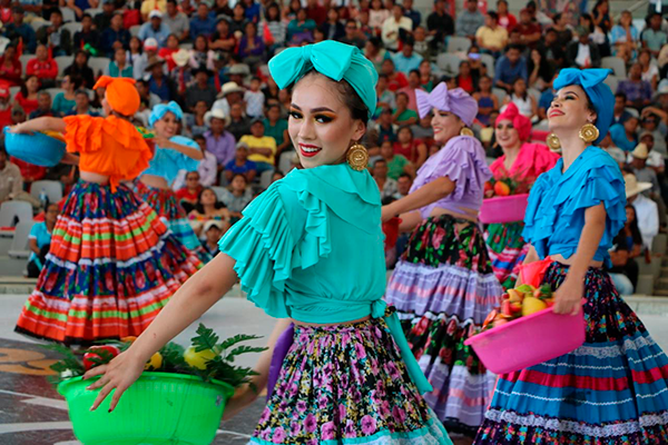 Bailarines hidalguenses regresan motivados para continuar preparándose