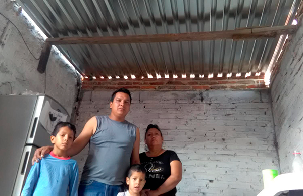 Colocan techos en viviendas de Tlaquepaque por gestión y lucha de antorchistas