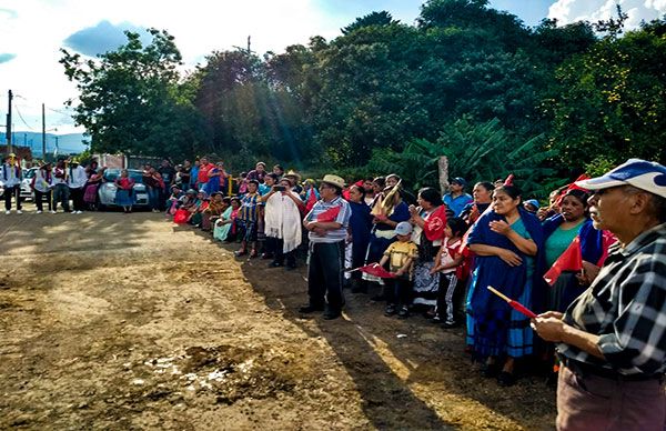 Campesinos logran la tercera etapa de la obra Bulevar Carapan-Acachuen en Chilchota