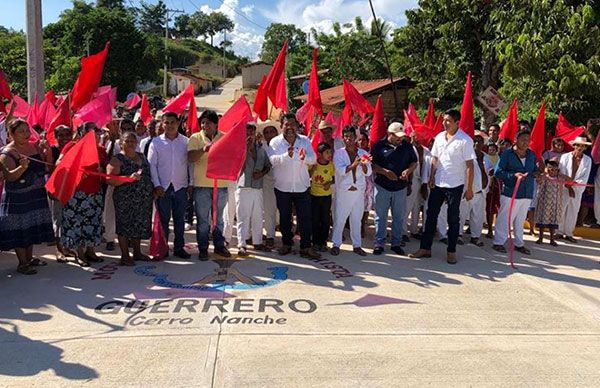 Inaugura Antorcha pavimentación en pueblo de Xochistlahuaca