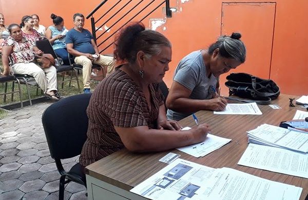 Entrega Antorcha apoyos de vivienda en Colima y Armería