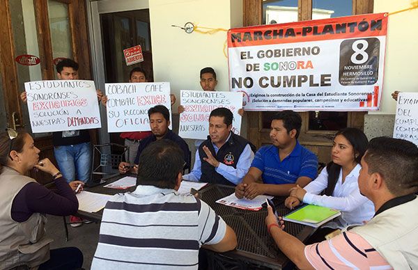 Antorchistas hacen saber a la población decisión de marchar y plantarse