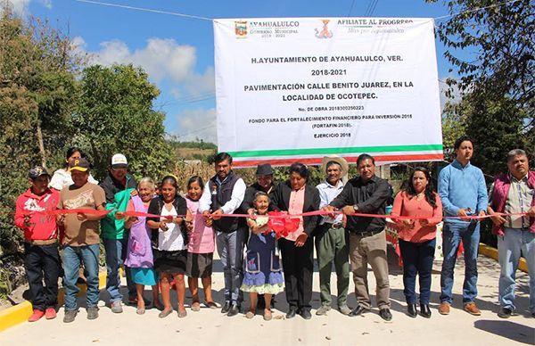 Antorcha inaugura obras de pavimentación en Ayahualulco