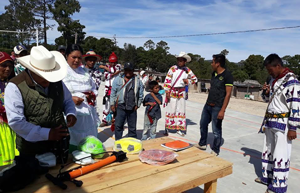 Inauguran cancha de usos múltiples en zona indígena del Mezquital